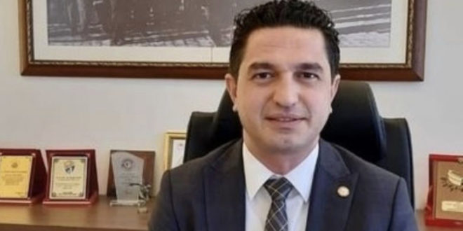 Mersin Eczacılar Odası Başkanı aracının önü kesilip dövüldü