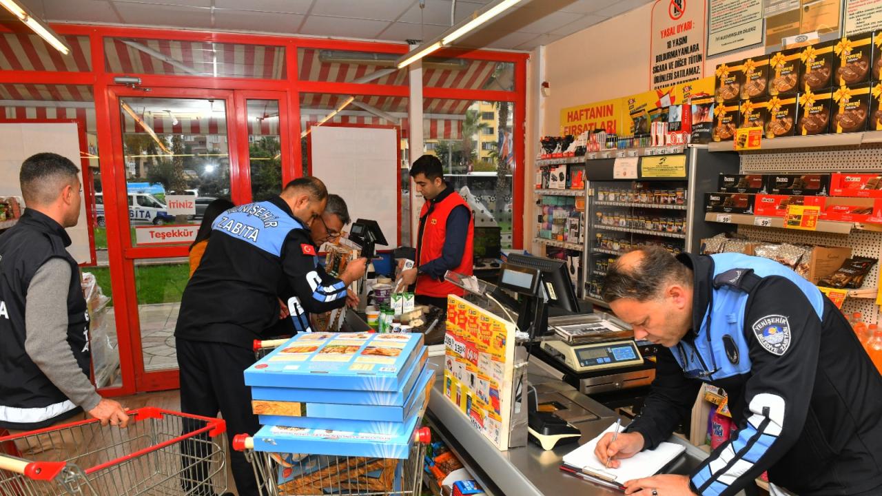 Çocukların da hayatı tehlikedeydi… Mersin’de zincir markette büyük şok! Onlarca üründe tespit edildi
