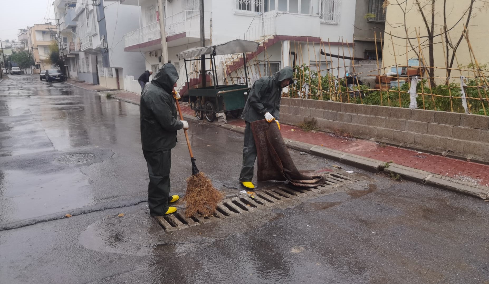 Toroslar Belediyesi, şiddetli yağış ve sel riskine karşı teyakkuzda