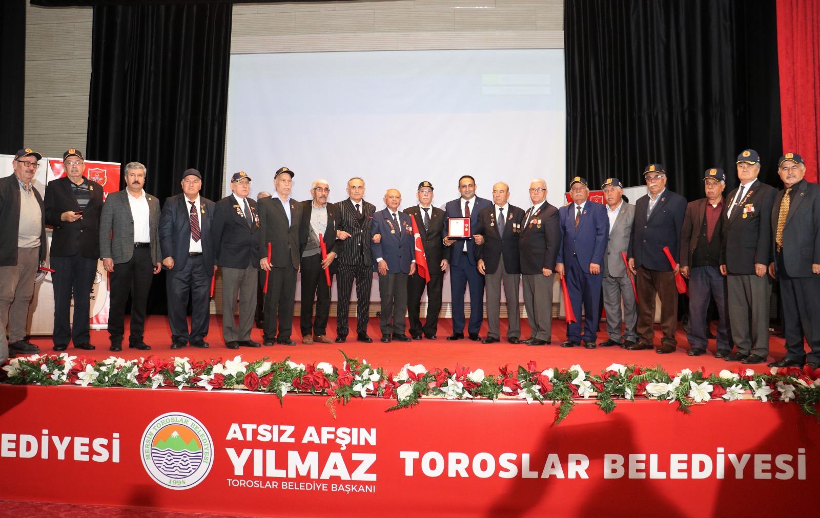 Toroslar’da, Türk Silahlı Kuvvetlerini Güçlendirme Vakfı’na destek veren vatandaşlar madalyayla onurlandırıldı
