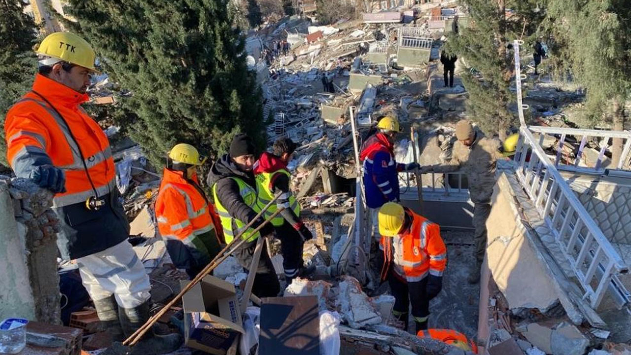 Bakanlık son rakamları paylaştı! Deprem 33 bin 143 binayı kullanılmaz hale getirdi