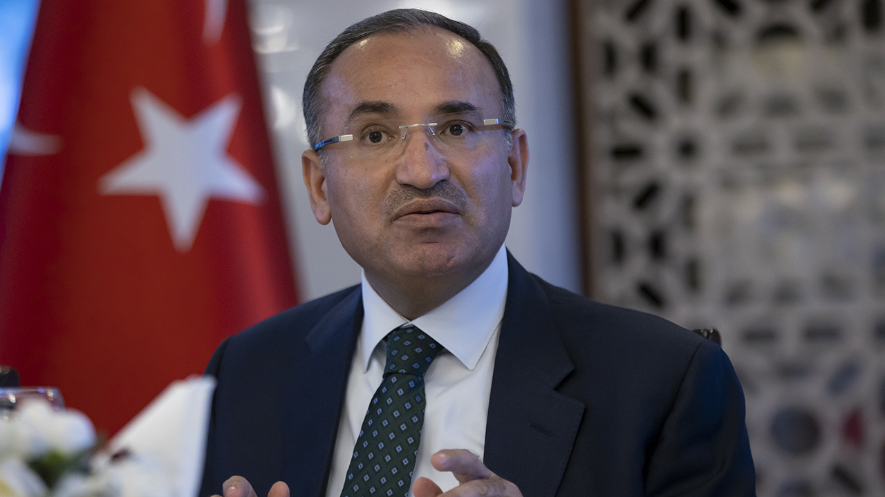 Bekir Bozdağ’dan ‘kolon kesme’ iddialarına yanıt