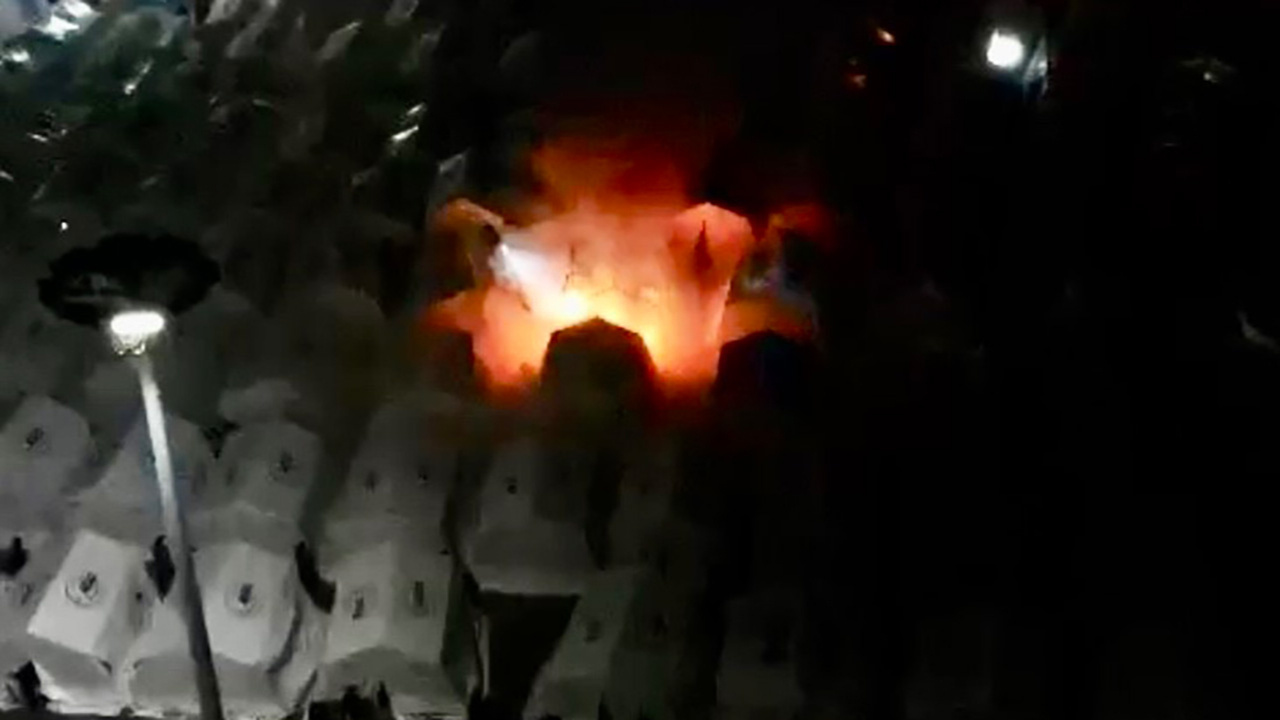 Depremin vurduğu Osmaniye’de kurulan çadır kentte yangın çıktı