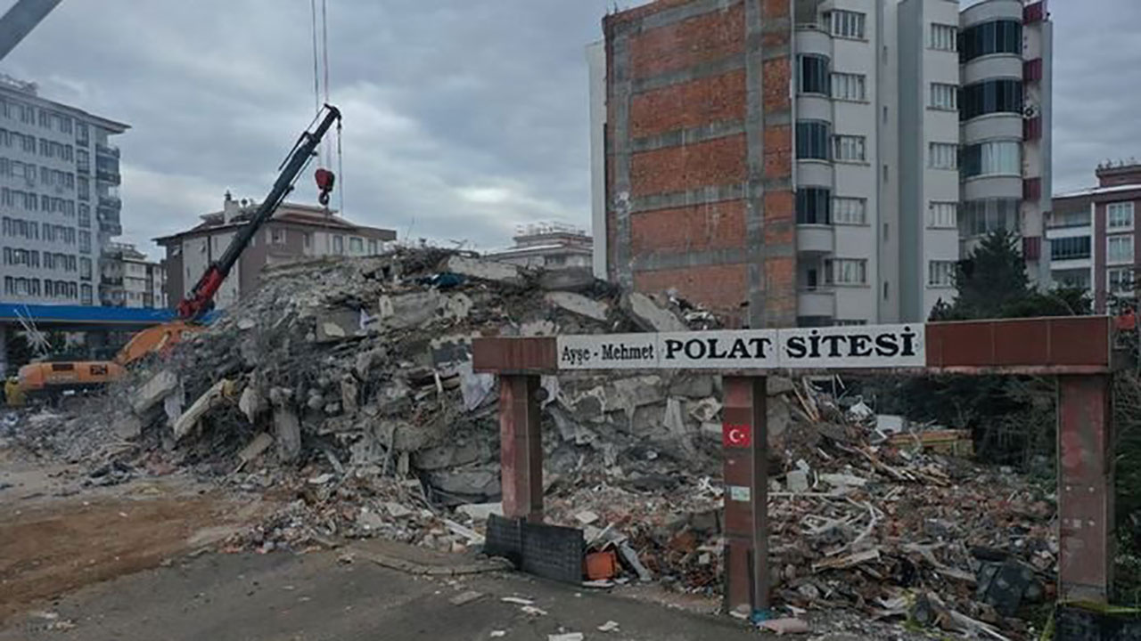 Yaptığı 6 bloklu sitenin 4 bloğu yıkıldı sadece 3 kişi kurtuldu! İstanbul’da gözaltına alındı