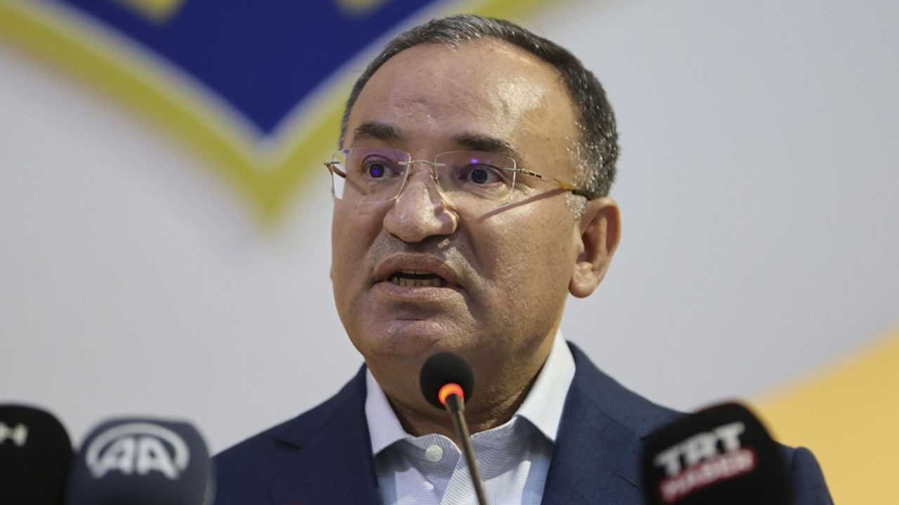 Adalet Bakanı Bekir Bozdağ, İyi Parti İstanbul İl Başkanlığına yapılan saldırıyı kınadı