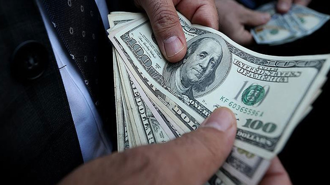 Ünlü ekonomistten dolar uyarısı! Seçimi işaret etti: ’40 TL olacak, sakın satmayın’