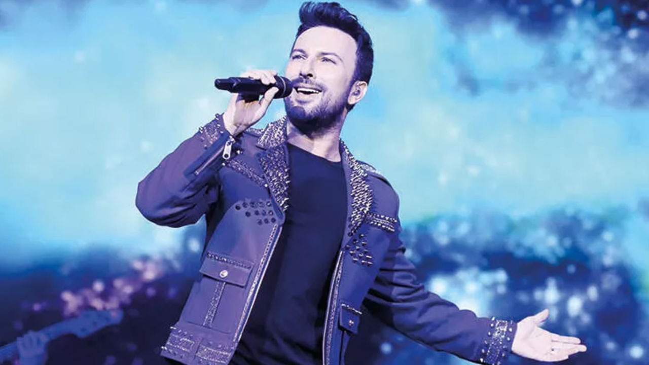 Tarkan, Cumhuriyet’in 100 yılı ve Atatürk için yazdığı marştan bir bölüm paylaştı