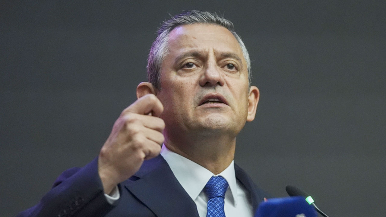 Özgür Özel’den ‘yenidoğan çetesi’ soruşturmasında adı geçen CHP’li hakkında açıklama