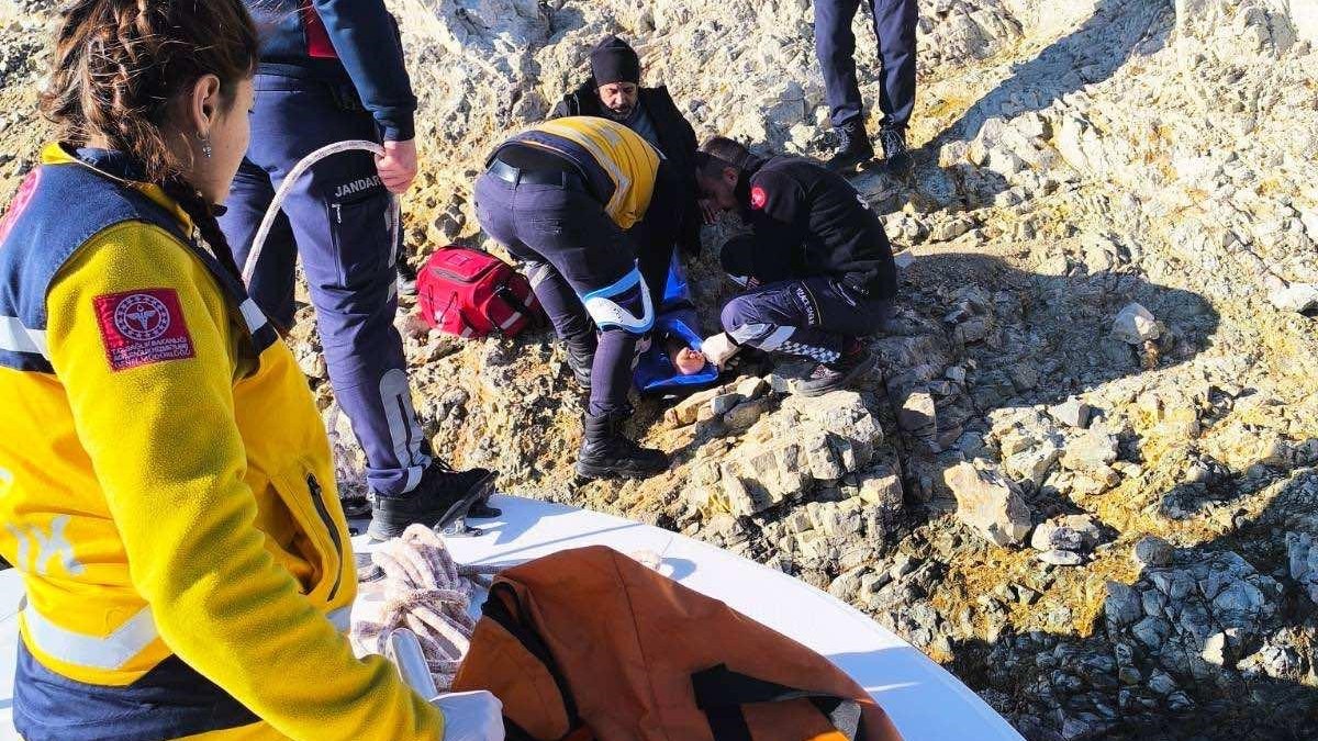 Tunceli’de balık tutarken kayalıklardan düştü