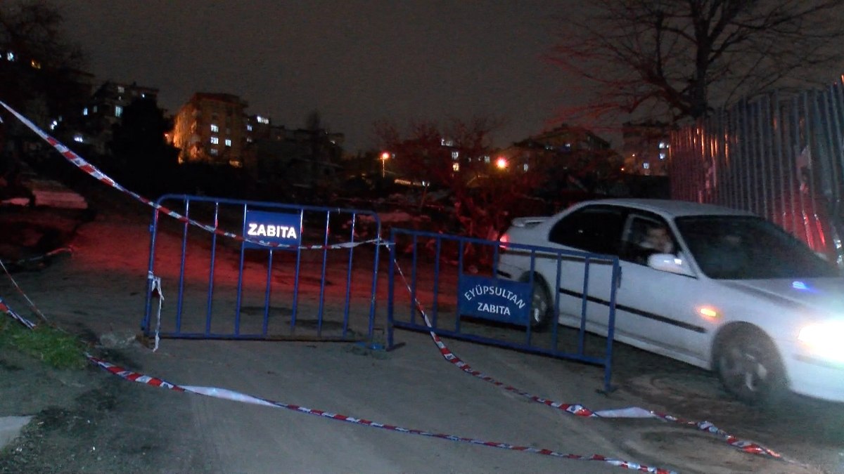 İstanbul Gaziosmanpaşa’da çeken yol nedeniyle duvarları çatlayan 4 bina boşaltıldı