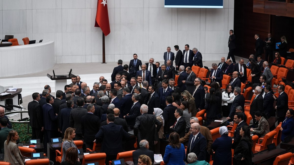 Mecliste kavga çıktı emekli ikramiyesi unutuldu