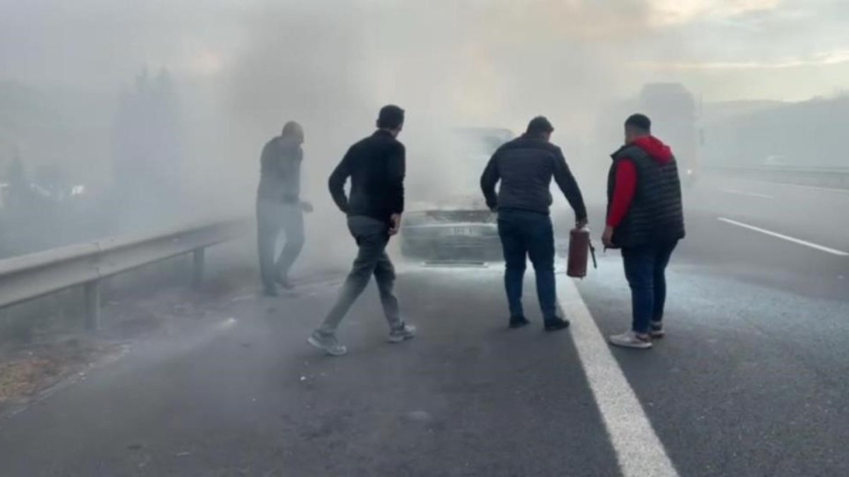 Düzce’de otoyolda yangın: Vatandaşlar ve jandarma söndürdü
