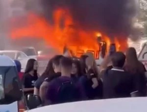 Mersin’de Öğrenci Servisinde Yangın Çıktı