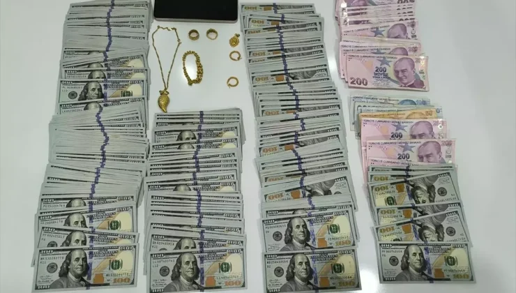 Mersin’de Polis ve Savcı Kılığına Giren 4 Dolandırıcı Gözaltına Alındı