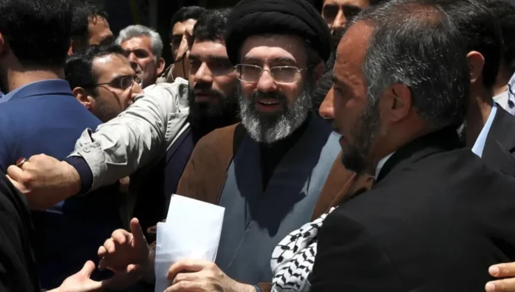 İran’da yeni dini lider Mücteba Hamaney oldu