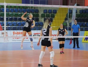 Mersin’de “Evinin Sultanları Voleybol Turnuvası” başladı