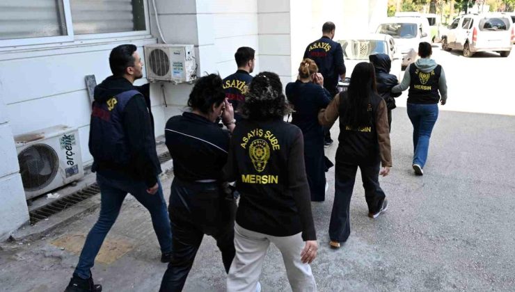 Mersin’de evleri soyan kadın hırsızlar minibüste polise yakalandı