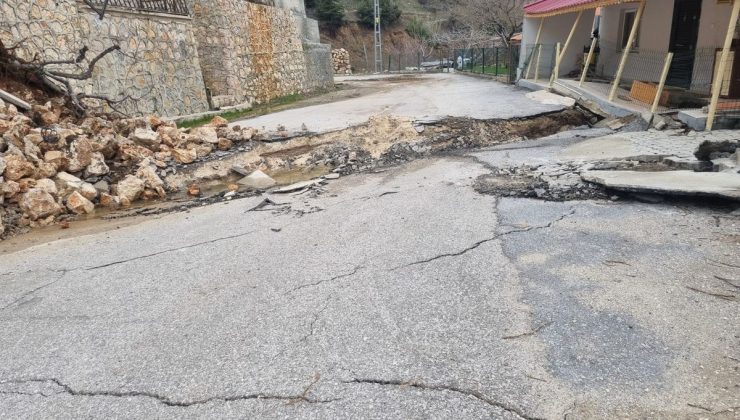 Mersin’de heyelan nedeniyle bazı evler zarar gördü