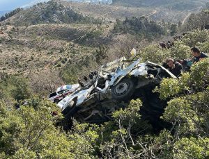 Mersin’de işçi servisi, uçurumdan yuvarlandı; 3 ölü, 12 yaralı