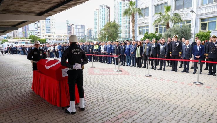 Mersin’de trafik kazasında şehit olan polis memuru için cenaze töreni düzenlendi