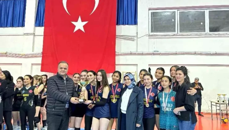 Mut’ta voleybol turnuvası düzenlendi