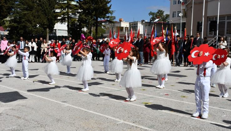 Adana ve Mersin’in ilçelerinde 23 Nisan Ulusal Egemenlik ve Çocuk Bayramı kutlandı