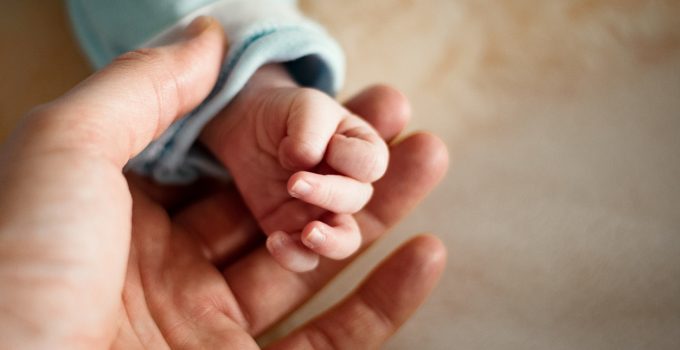 Babalık izni TBMM’de kabul edildi. 5 günden 10 güne çıkarıldı