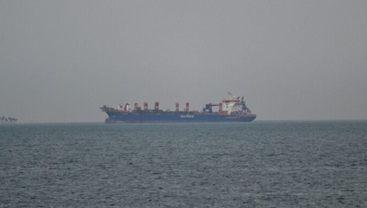 Dünya rahat nefes aldı! Hürmüz Boğazı’ndan ilk gemiler peş peşe geçti