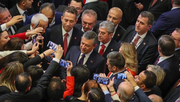 Gaziantep’te CHP yönetimi, mehter gösterisine sırtını döndü: Özgür Özel’den açıklama geldi