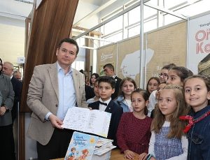 Lider Erkan Aydın Bursa 23. Kitap Fuarı’nda Çocuk Yazarlarla Buluştu