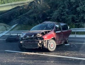 Tarsus’ta otomobiller çarpıştı: 1 ölü, 2 yaralı