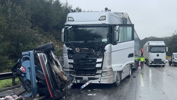 Tarsus-Pozantı Otoyolu’nda zincirleme kazada 1 kişi hayatını kaybetti, 5 kişi yaralandı