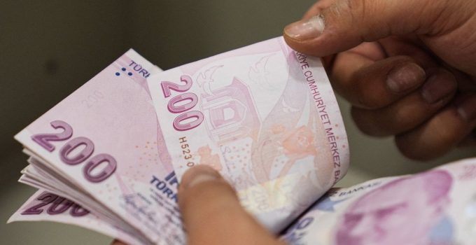 Yaşlı ve engelli aylıkları hesaplara yatırılmaya başlandı