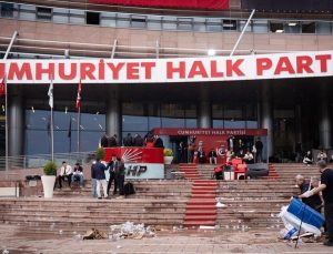 CHP’de grubun başı kim olacak kavgası