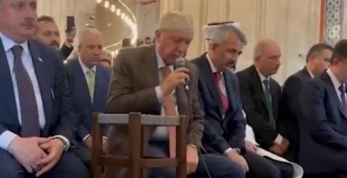 Cumhurbaşkanı Erdoğan, restorasyonu tamamlanan Selimiye Camii’nde Kur’an-ı Kerim okudu