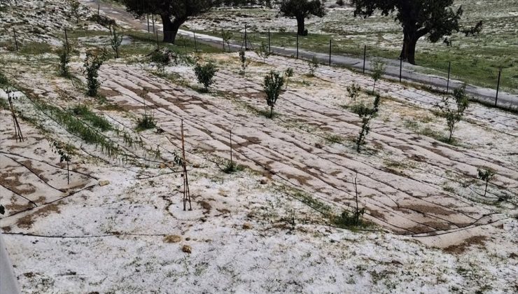 Erdemli’de yağmur ve dolu etkili oldu