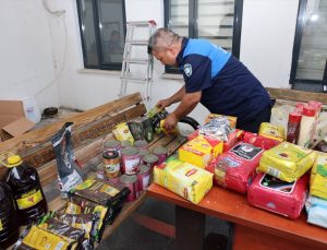 Mersin’de markette son tüketim tarihi geçmiş 2 bin 110 gıda ürünü ele geçirildi