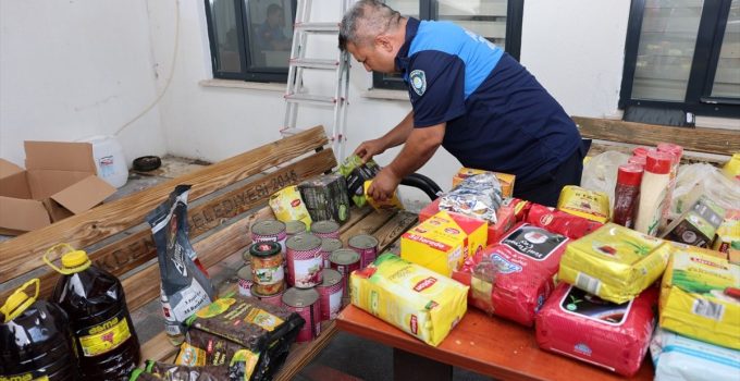 Mersin’de markette son tüketim tarihi geçmiş 2 bin 110 gıda ürünü ele geçirildi