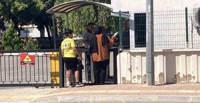 Mersin’de YKS heyecanı: Sınava saniyelerle yetiştiler
