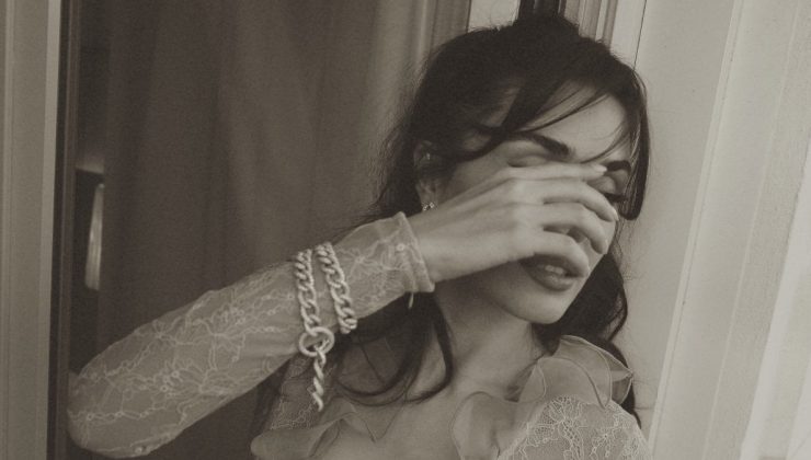 Stilini değiştiren Hande Erçel son pozlarıyla da beğeni topladı