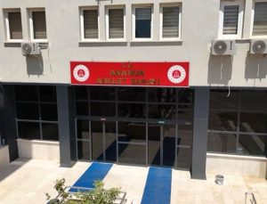 Yaşlı kadını bağlayıp gasp eden şüpheli kadın yakalanıp tutuklandı
